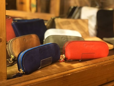 ブランド：パーリィー東京の革製メガネ＆ペンケース